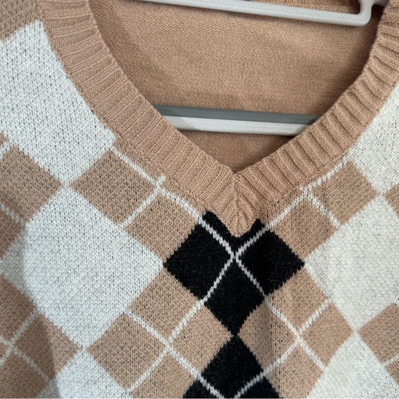 Cropped ColorBlock Sweater - Picture 2 of 4